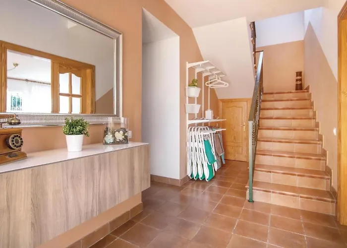 7 Bedroom Lovely In Santa Susanna