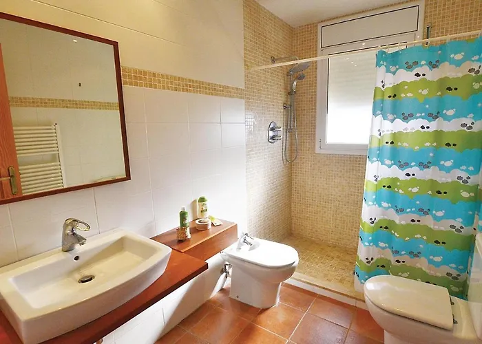 7 Bedroom Lovely In Hébergement de vacances Santa Susanna