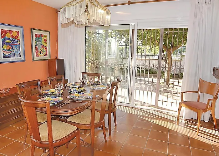 7 Bedroom Lovely In Santa Susanna
